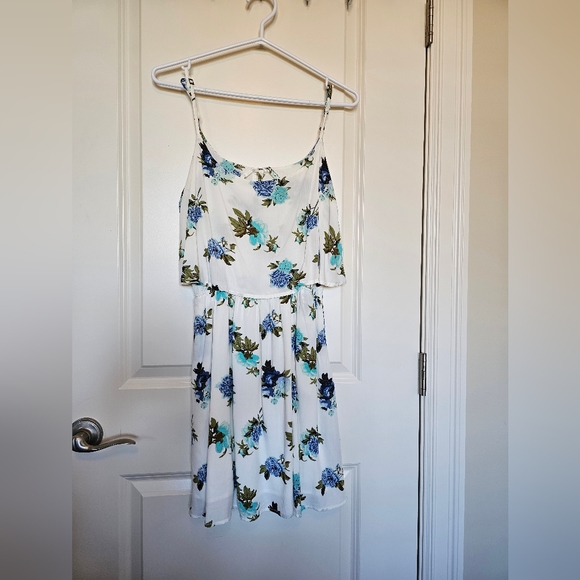 Flowery Summer Dress - Picture 1 of 4